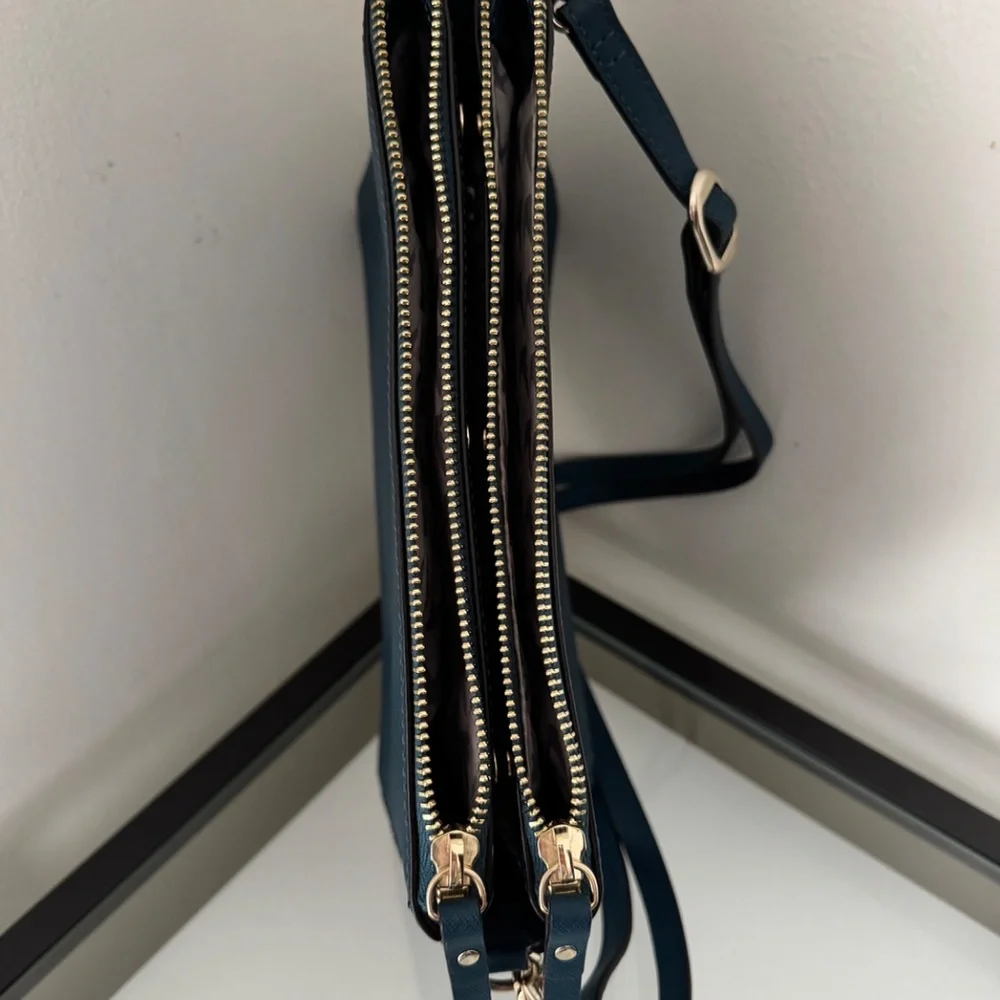 Lo & Sons Purse / The Pearl / Pacific Blue / Saffiano Leather / Gold Hardware - Picture 5 of 16